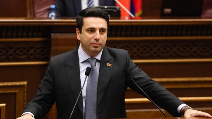 alen-simoniani-696x392