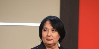 ნანა კაკაბაძე: “ქვეყნის წარმატებების არაღიარება, თეთრის შავად წარმოჩენა, ხალხის დასანქცირება, მოქალაქეების გამწარება, ყველა ჩვეულებრივ ყოფით პრობლემებში და ბუნებრივ კატაკლიზმებშიც კი ხელისუფლების დადანაშაულება, ერის ისტორიისა და ყველა ღირებულების შებილწვა და მასხრად აგდება, სამოქმედო გეგმად არჩეული პრინციპი – „რაც უარესია, მით უკეთესია“ – აი, ეს არის ამ მოღალატე „პატრიოტების“ ბრძოლის იარაღი და საბოლოო მიზანი”