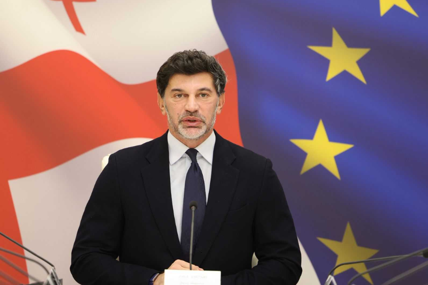 კახა კალაძე რობერტ სტურუას: “დიდია თქვენი წვლილი თანამედროვე ქართული თეატრის განვითარებაში. თქვენმა შემოქმედებამ, რომელმაც შექმნა თეატრალური ეპოქა, მთელს მსოფლიოს გააცნო ქართული თეატრი”