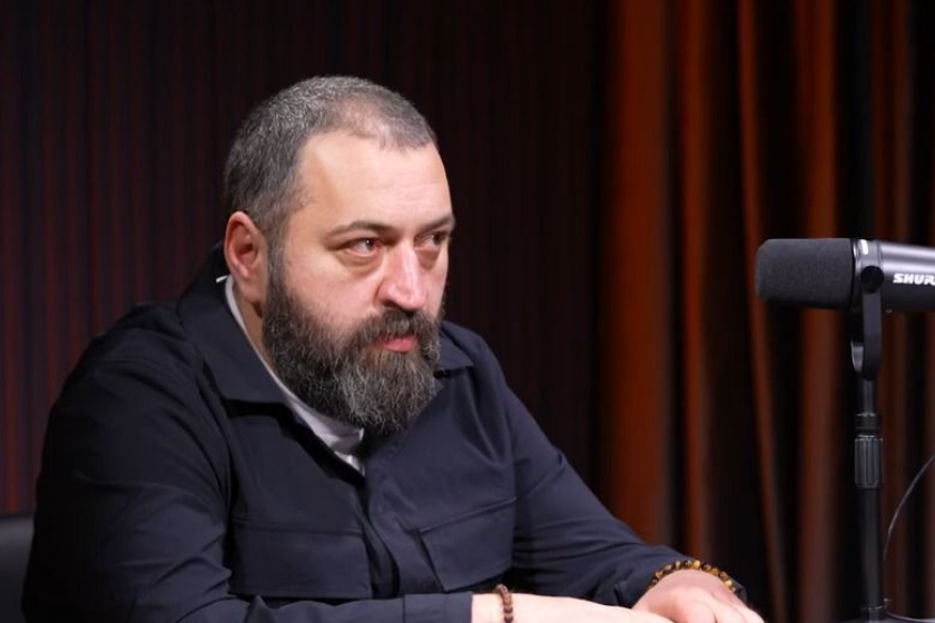 ჯაბა ხუბუა: “ნანუკა ჟორჟოლიანმა ნაცი და ნაცმიდრეკილი ქალების შეკრება გამართა, თუმცა, ქალთა თავყრილობაზე ისეთი სახეები გამოჩნდნენ, თავად ერეკლე კოდუას ყოფილი ცოლით დაწყებული და ბაჩანა ახალაიას მოქმედი ცოლით დამთავრებული- ჟორჟოლიანის მიერ წამოწყებულ კამპანიას ,,მე მიყვარს საქართველო” კი არა ,,ჩემით ყარს საქართველო” უნდა ერქვას”