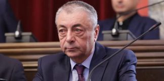 თენგიზ შარმანაშვილი რადიკალურ ოპოზიციაზე: „ეს არის მილევად რეჟიმში, სიკვდილის პირას მისული დაჯგუფება. იმდენად არასერიოზული დაჯგუფებაა, რომ ვერანაირად ვერ მოახერხებენ ანტიკონსტიტუციური ნაბიჯებით საქართველოში არეულობის შემოტანასა და დესტრუქციული ქმედებების დანერგვას“
