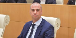 „4 ოქტომბრის გადატრიალების მცდელობა დაბრენდეს, როგორც „სასახლის ღობის თემა“, მიხეილ სააკაშვილმა 11 მილიონი რომ გაანიავა — „პიჯაკების თემად“, ვახო სანაიას დაკავება კი — პოსტის გამო ციხეში გაშვებად. პოსტის გამო არავის გაუშვია ციხეში ვახო სანაია, ჯარიმების გადაუხდელობის გამო ამოქმედდა შემდგომი სანქცია“ – ლევან მაჭავარიანი