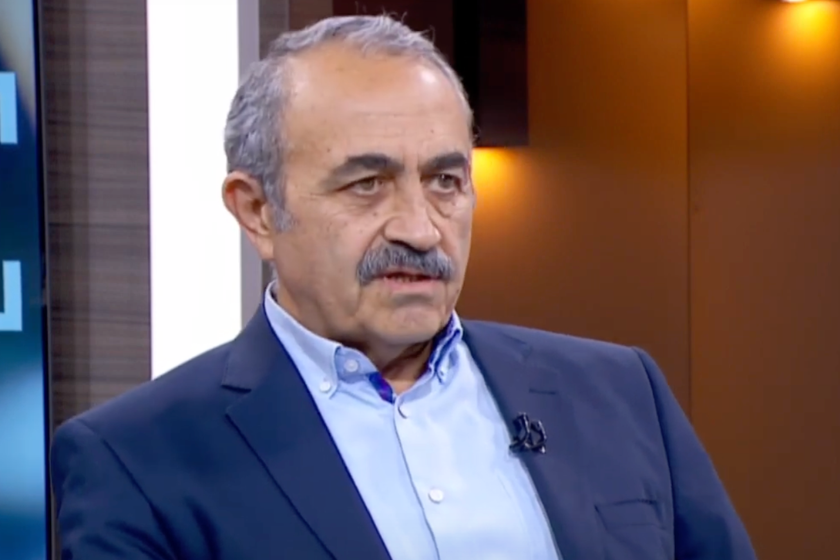 ალექსანდრე კარტოზიას მიერ გერმანიის პრეზიდენტისთვის რწმუნებათა სიგელების გადაცემის ცერემონიის ჩანიშვნის პარალელურად, გერმანიის საგარეო საქმეთა სამინისტროს ოფიციალური ვებგვერდიდან წაიშალა ის გვერდი, სადაც სალომე ზურაბიშვილი საქართველოს მოქმედ პრეზიდენტად იყო მოხსენიებული