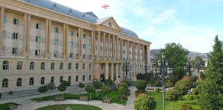 თბილისის საქალაქო სასამართლომ გოგა ხაინდრავას სარჩელი დააკმაყოფილა და ტელეკომპანია „ფორმულას“ რეჟისორის სასარგებლოდ 10 000 ლარის გადახდა დააკისრა