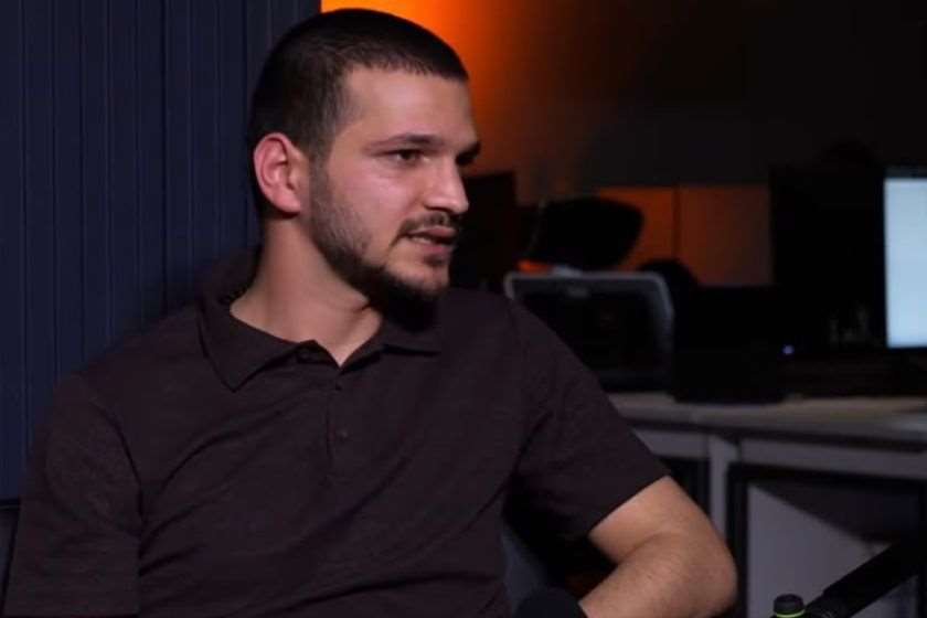 შაკო კუჭაშვილი: “მტკნარი სიცრუეა ელიზბარაშვილის, მისი ახლობლებისა და მხარდამჭერი მედიების მტკიცება, რომ თითქოს იგი ჩვენი საჩივრის საფუძველზეა დაკავებული. არც მე და ინციდენტში მონაწილე არცერთ ჩემს მეგობარს პოლიციაში არავითარი საჩივარი არ შეუტანია. ჩვენ საქმის აღძვრის შესახებ მხოლოდ მას შემდეგ შევიტყვეთ, რაც სამართალდამცველი ორგანოდან დაგვიკავშირდნენ და გამოკითხვაზე დაგვიბარეს. ჩვენ, კანონის მოთხოვნების შესაბამისად, გამოძიებას მივეცით ჩვენება რესტორანში მომხდარის შესახებ”
