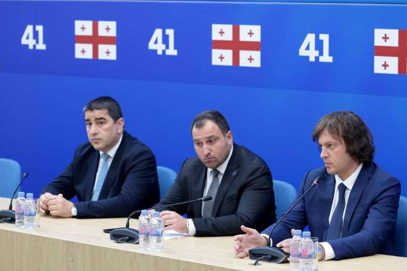 „ქართული ოცნების“ გორგასლის ოფისში საპარლამენტო უმრავლესობის სხდომა გაიმართა, რომელსაც პარტიის თავმჯდომარე,